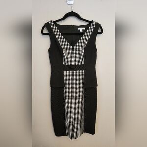 New York & Company Black White V-neck  Houndstooth Dress Size 0